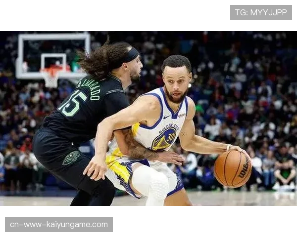 勇士凭借三分雨重击太阳,库里与穆迪成关键,勇士队员对库里 勇士凭借三分雨重击太阳,库里与穆迪成关键,勇士队员对库里