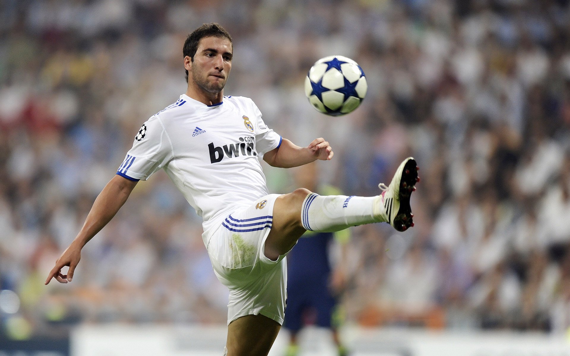 C罗在沙特联赛的第一个进球,继续刷新纪录,c罗进球特写